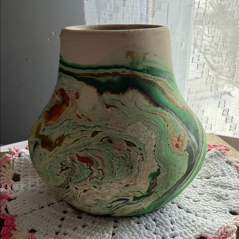 VINTAGE NEMADJI POTTERY VASE GREEN AND ORANGE PLUS COLOR SWIRL INDIAN HEAD MARK